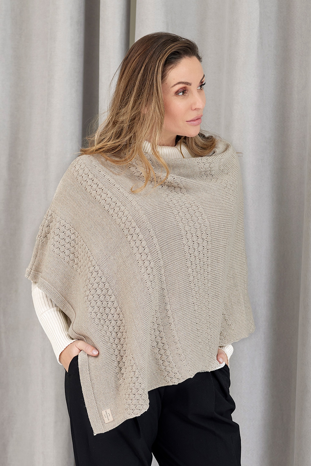 Skovhuus Andrea Sjaler i Bark Beige - Kvalitet og Design